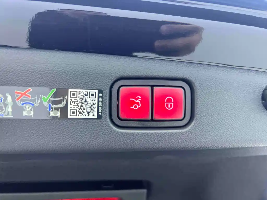 Mercedes-Benz Mercedes-Benz E-Class 2024 E 350 e L Plug-in Hybrid Sedan 2025 - thumbnail 8