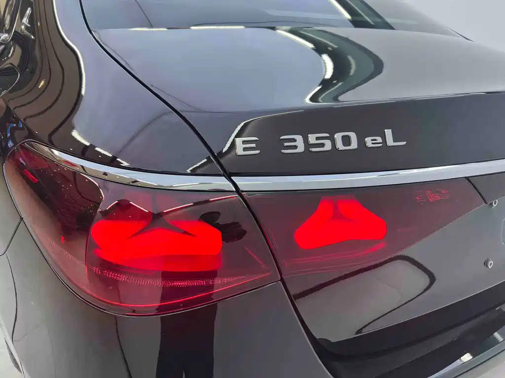 Mercedes-Benz Mercedes-Benz E-Class 2024 E 350 e L Plug-in Hybrid Sedan 2025 - thumbnail 12