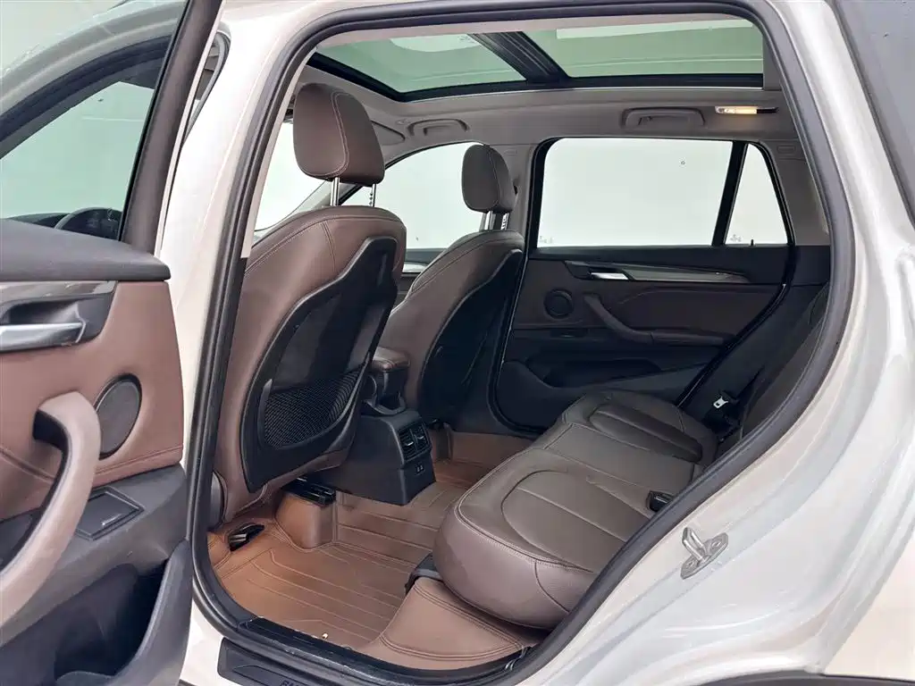 BMW BMW X1 2019 sDrive18Li Premium Model 2019 - thumbnail 14