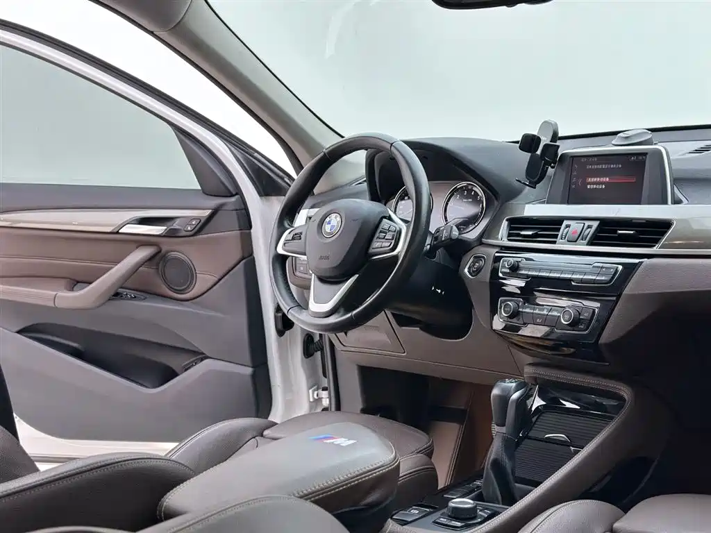 BMW BMW X1 2019 sDrive18Li Premium Model 2019 - thumbnail 16