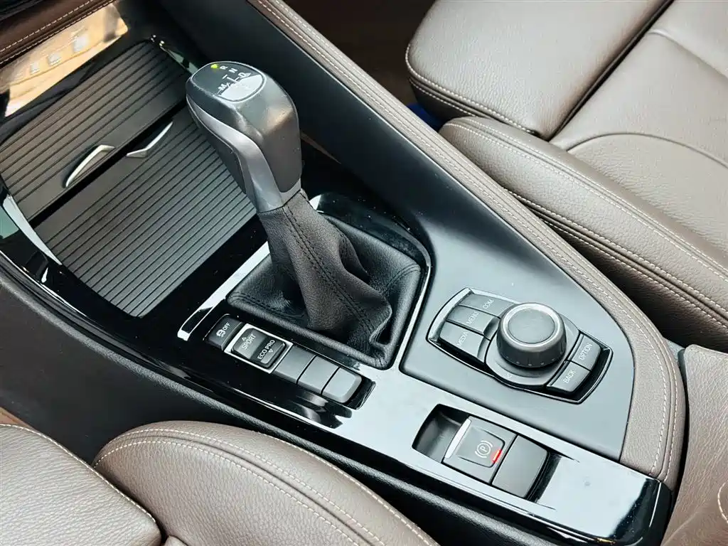BMW BMW X1 2019 sDrive18Li Premium Model 2019 - thumbnail 19