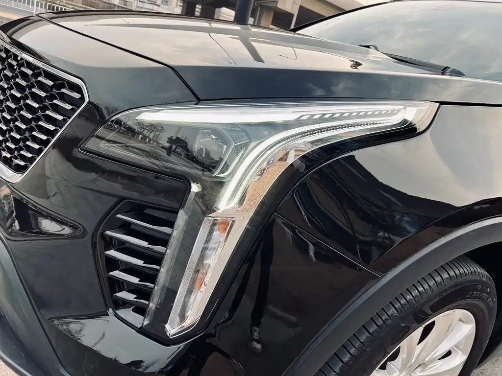 Cadillac Cadillac XT4 2020 28T FWD Luxury 2020 - thumbnail 4