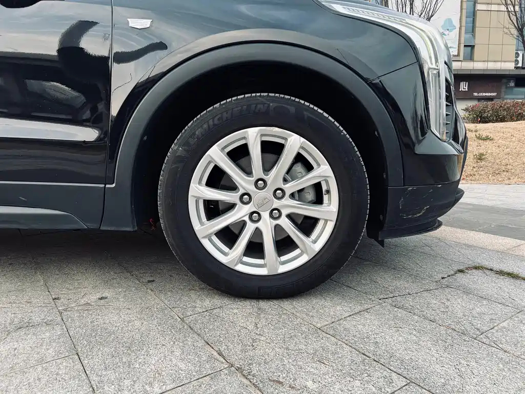 Cadillac Cadillac XT4 2020 28T FWD Luxury 2020 - thumbnail 5