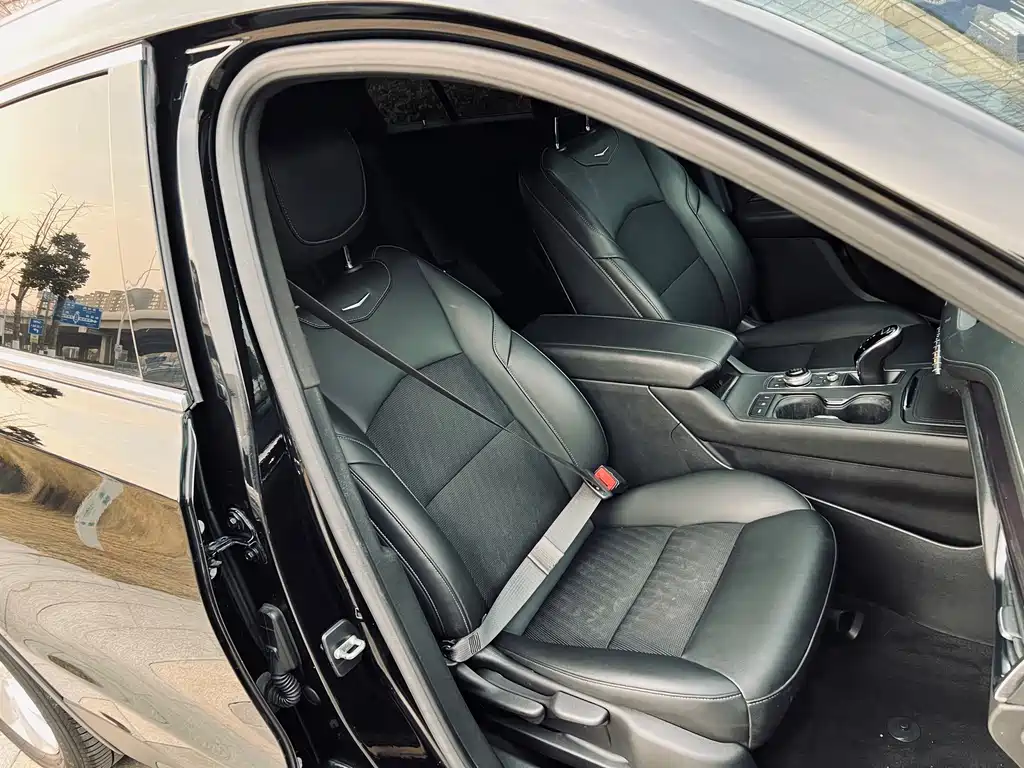 Cadillac Cadillac XT4 2020 28T FWD Luxury 2020 - thumbnail 7