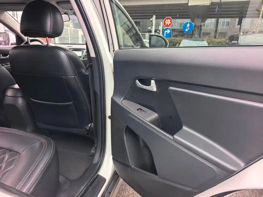 Kia Sportage 2016 2.0L Automatic 2WD GL 2017 - thumbnail 18