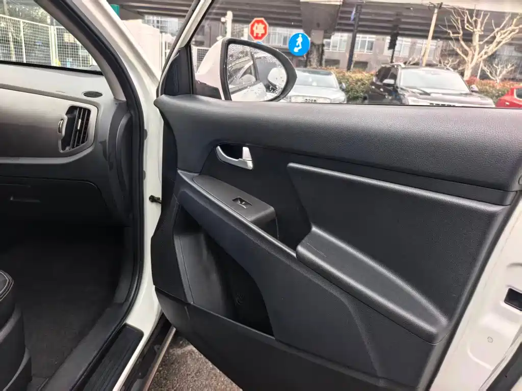 Kia Sportage 2016 2.0L Automatic 2WD GL 2017 - thumbnail 30