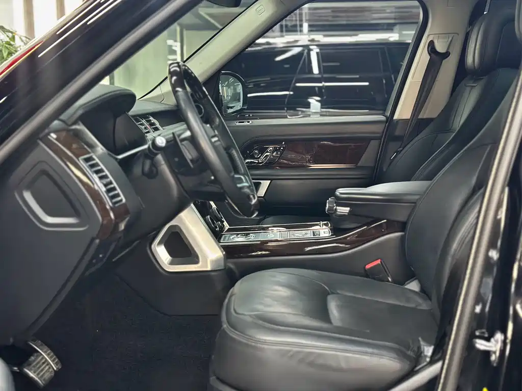 Land Rover Range Rover 2021 3.0 L6 Autobiography Long Wheelbase Classic Edition 2021 - thumbnail 4
