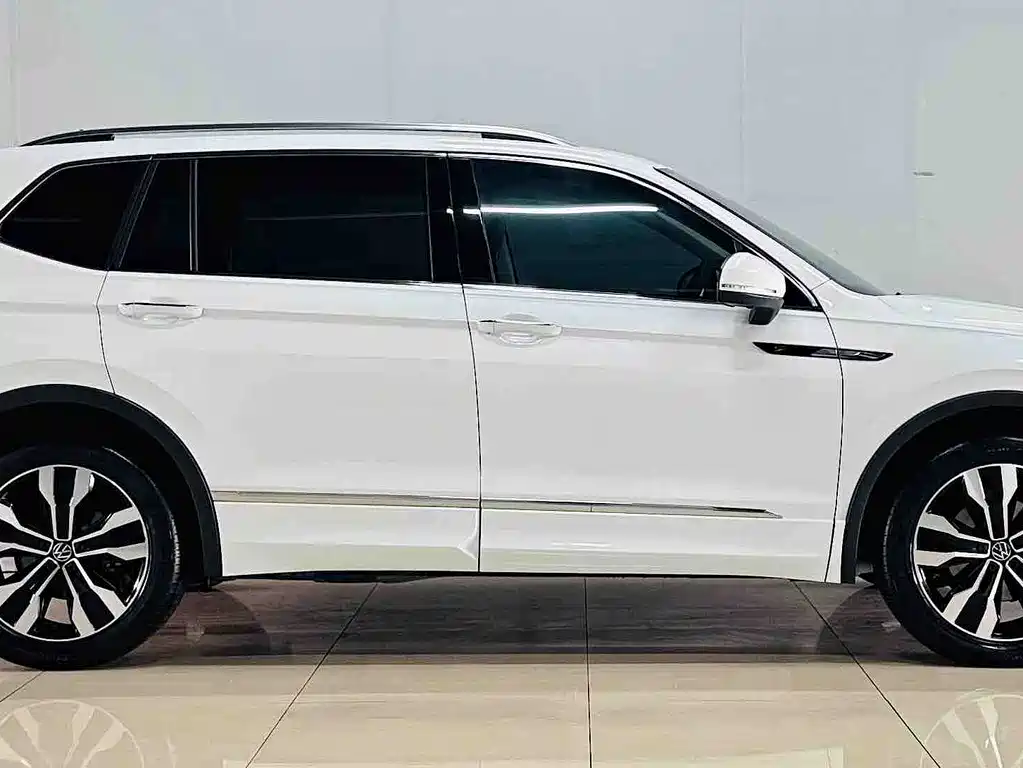 Volkswagen Tiguan L 2024 330TSI Automatic 2WD R-Line Premium Edition 2024 - thumbnail 4