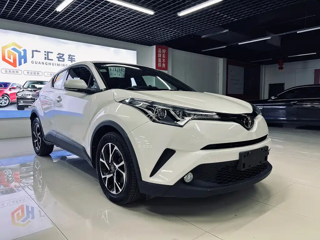 Toyota Toyota C-HR 2021 2.0L Luxury Edition 2021 - thumbnail 3