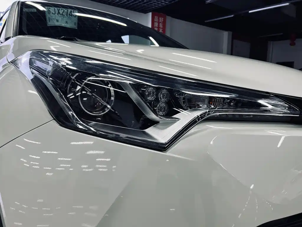 Toyota Toyota C-HR 2021 2.0L Luxury Edition 2021 - thumbnail 4