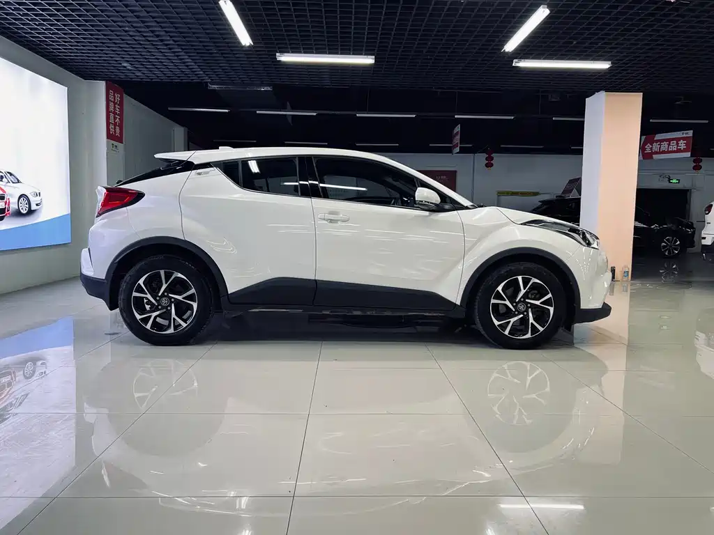 Toyota Toyota C-HR 2021 2.0L Luxury Edition 2021 - thumbnail 8