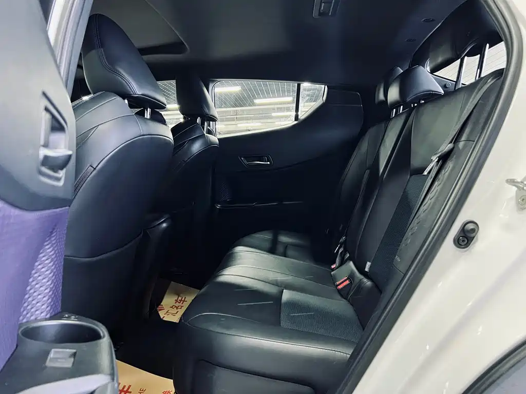 Toyota Toyota C-HR 2021 2.0L Luxury Edition 2021 - thumbnail 13