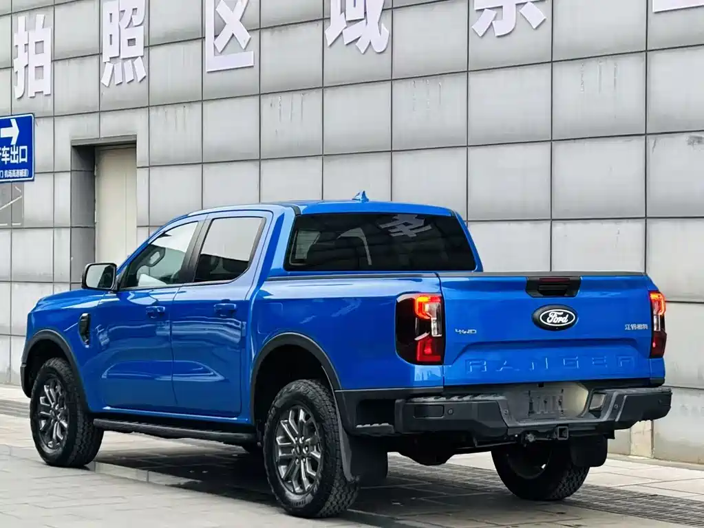 Ford Yukon Ranger 2023 Track Four-Wheel Drive Automatic Off-Road Version Diesel  Wait, I need to correct this - "游骑侠" is not Yukon. Based on the Chinese name "游骑侠Ranger", this appears to be referring to the Ford Ranger.  Ford Ranger 2023 Track Four-Wheel Drive Automatic Off-Road Version Diesel 2026 - thumbnail 3