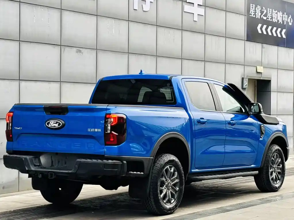 Ford Yukon Ranger 2023 Track Four-Wheel Drive Automatic Off-Road Version Diesel  Wait, I need to correct this - "游骑侠" is not Yukon. Based on the Chinese name "游骑侠Ranger", this appears to be referring to the Ford Ranger.  Ford Ranger 2023 Track Four-Wheel Drive Automatic Off-Road Version Diesel 2026 - thumbnail 7