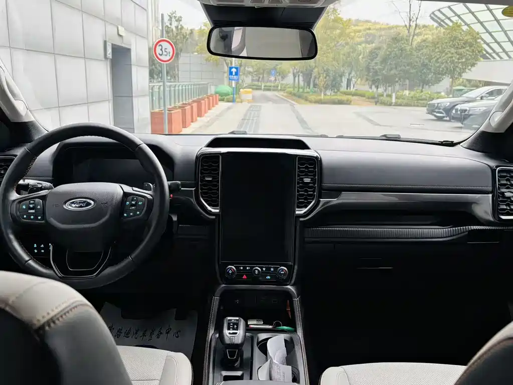 Ford Yukon Ranger 2023 Track Four-Wheel Drive Automatic Off-Road Version Diesel  Wait, I need to correct this - "游骑侠" is not Yukon. Based on the Chinese name "游骑侠Ranger", this appears to be referring to the Ford Ranger.  Ford Ranger 2023 Track Four-Wheel Drive Automatic Off-Road Version Diesel 2026 - thumbnail 8