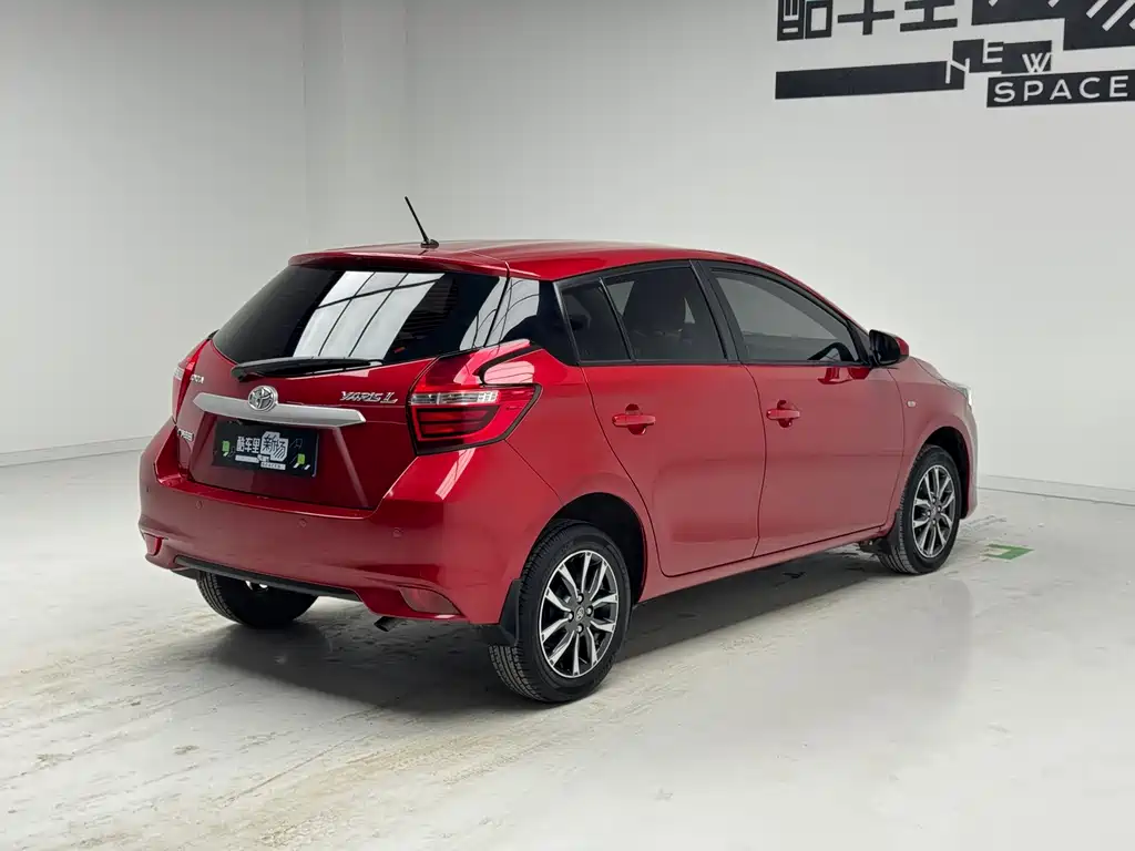 Toyota YARiS L 2020 1.5L CVT Luxury Edition 2019 - thumbnail 4