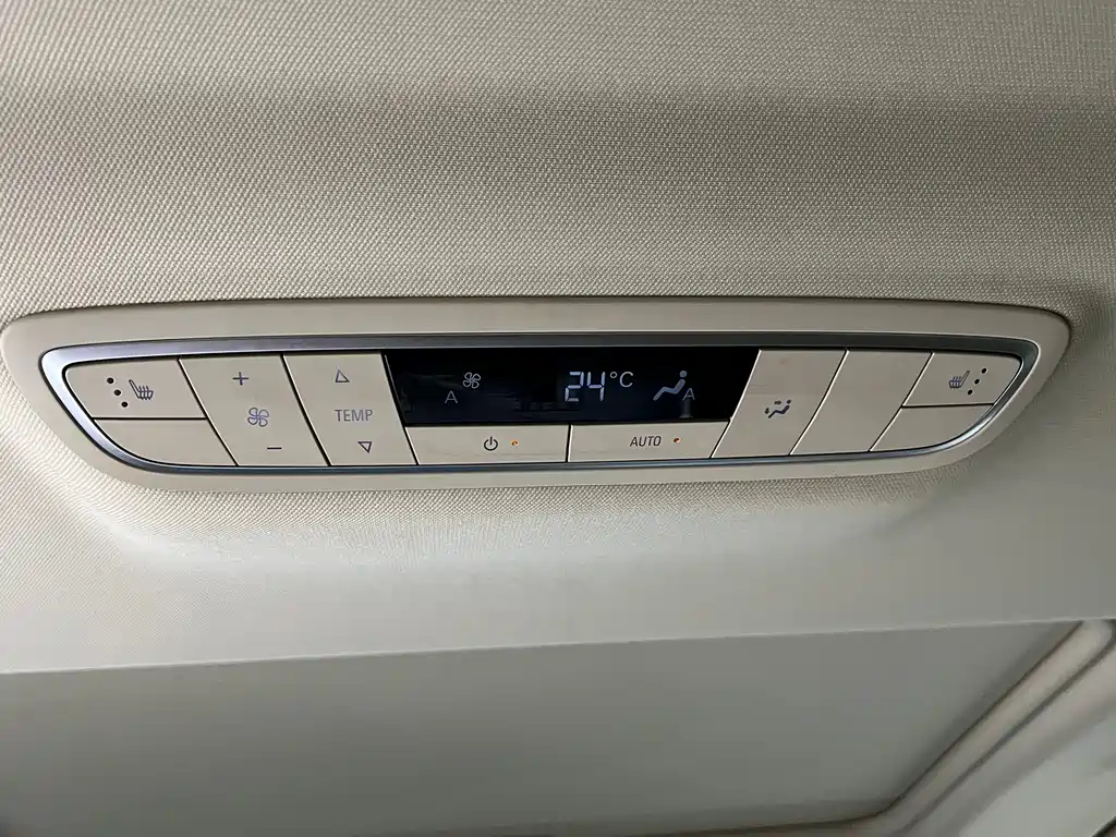 Buick Buick GL8 2023 ES Landmark Luxury Edition 2023 - thumbnail 8