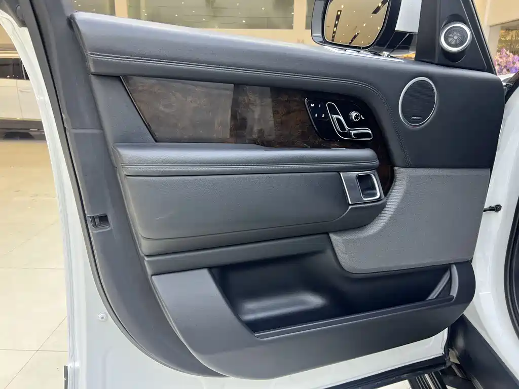 Land Rover Range Rover 2021 3.0 L6 Autobiography 2022 - thumbnail 18