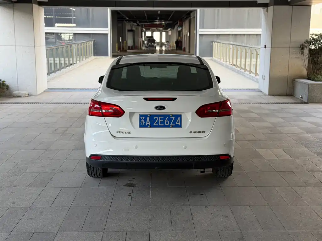 Ford Ford Focus 2015 Sedan 1.6L Automatic Style Edition 2016 - thumbnail 4
