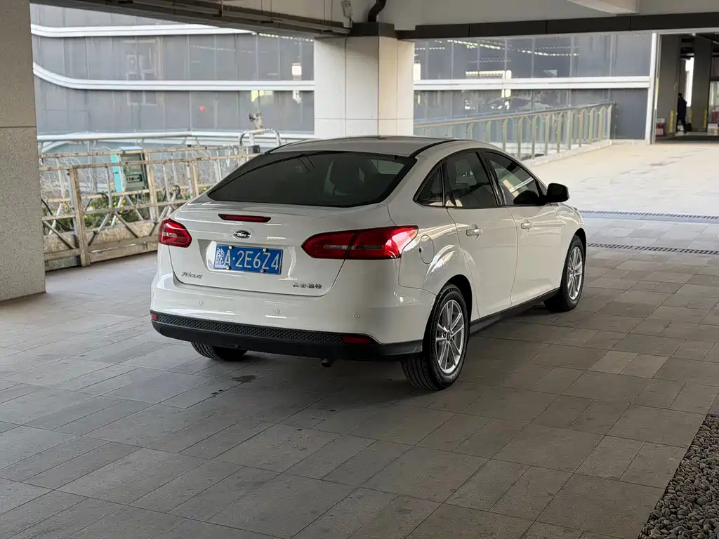 Ford Ford Focus 2015 Sedan 1.6L Automatic Style Edition 2016 - thumbnail 5