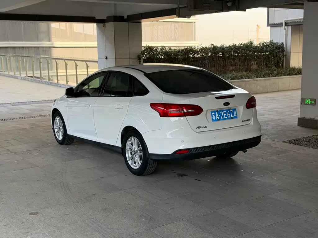 Ford Ford Focus 2015 Sedan 1.6L Automatic Style Edition 2016 - thumbnail 6