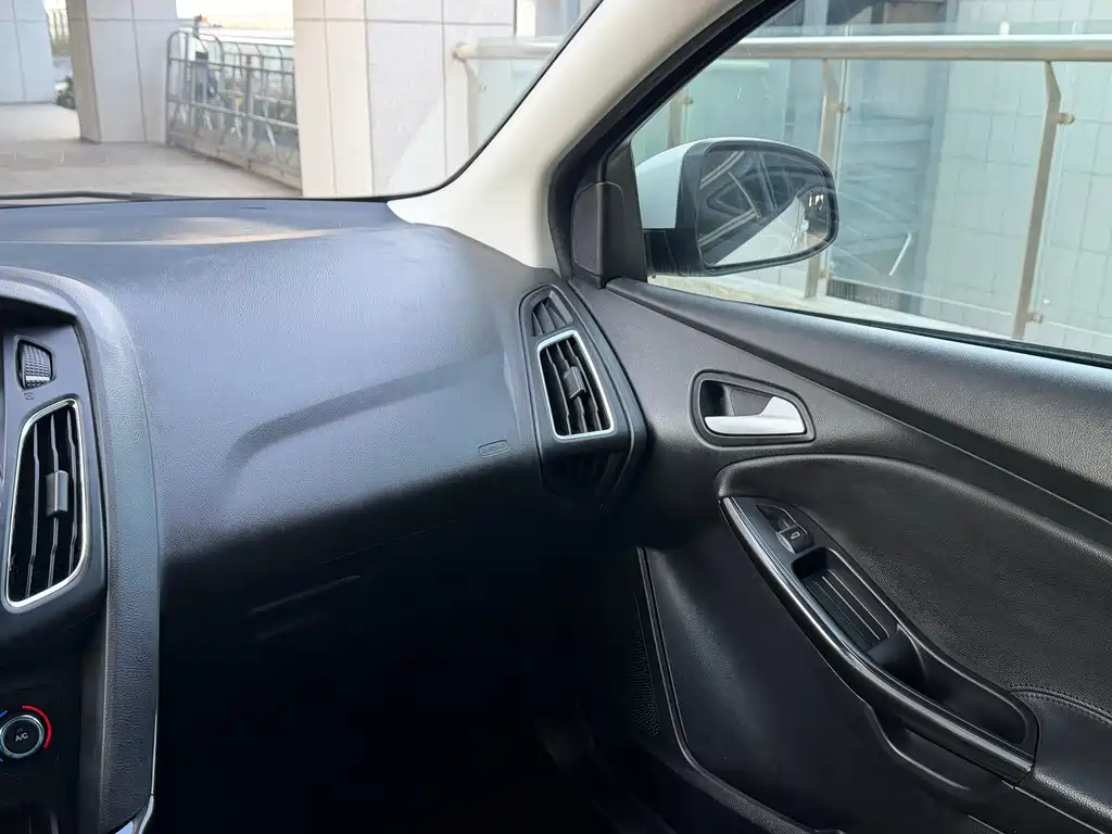 Ford Ford Focus 2015 Sedan 1.6L Automatic Style Edition 2016 - thumbnail 13