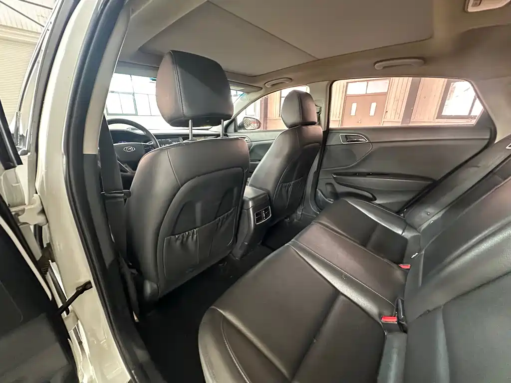 Hyundai Hyundai Elantra GT 2016 1.8L Automatic Premium DLX 2018 - thumbnail 9