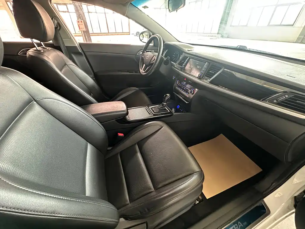 Hyundai Hyundai Elantra GT 2016 1.8L Automatic Premium DLX 2018 - thumbnail 15