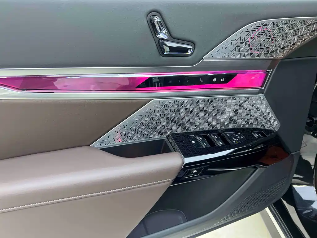 BMW BMW 7 Series 2023 735Li M Sport Package 2024 - thumbnail 10