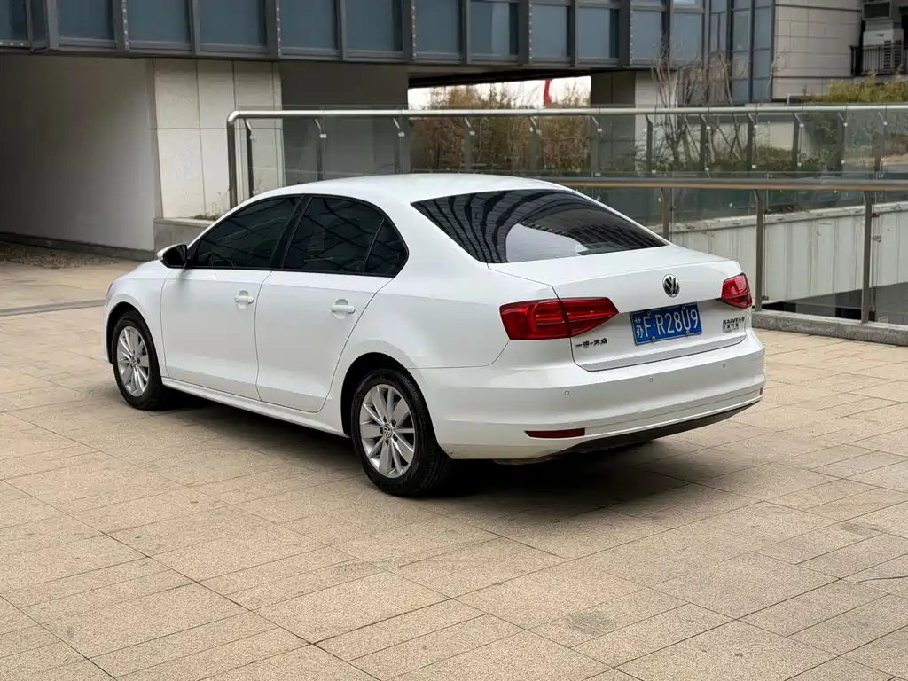 Volkswagen Volkswagen Sagitar 2018 1.6L Automatic Fashion Edition 2019 - thumbnail 4