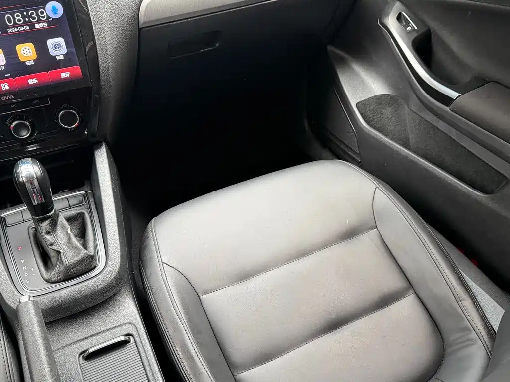 Volkswagen Volkswagen Sagitar 2018 1.6L Automatic Fashion Edition 2019 - thumbnail 11
