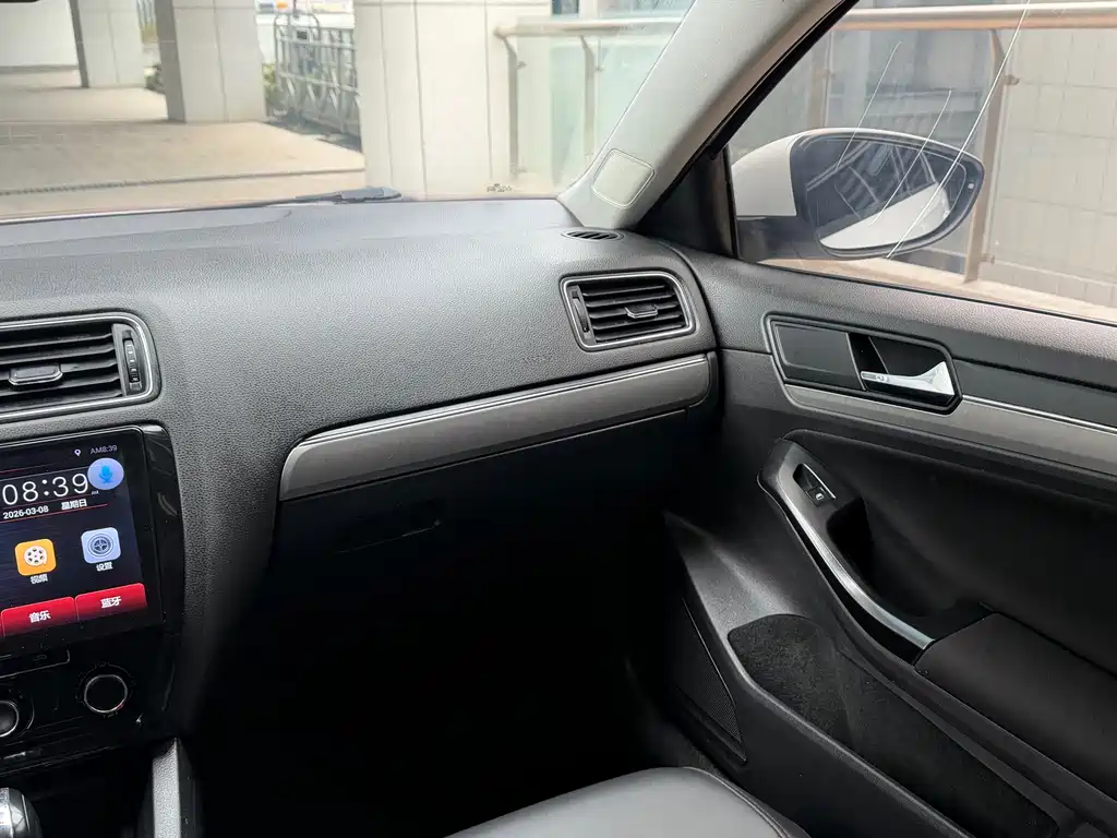 Volkswagen Volkswagen Sagitar 2018 1.6L Automatic Fashion Edition 2019 - thumbnail 12