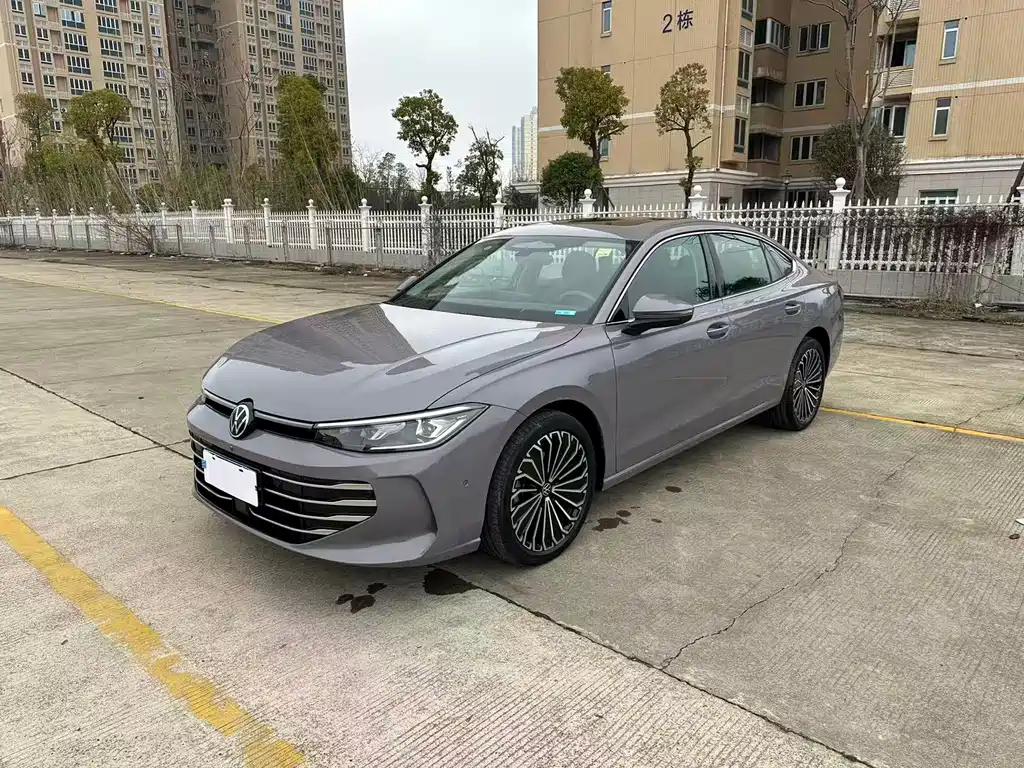 Volkswagen Passat 2025 Model Distinguished 380TSI Dragon Edition 2024 - thumbnail 3