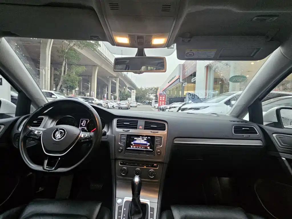 Volkswagen Volkswagen Golf 2016 230TSI Automatic Luxury Edition 2016 - thumbnail 3