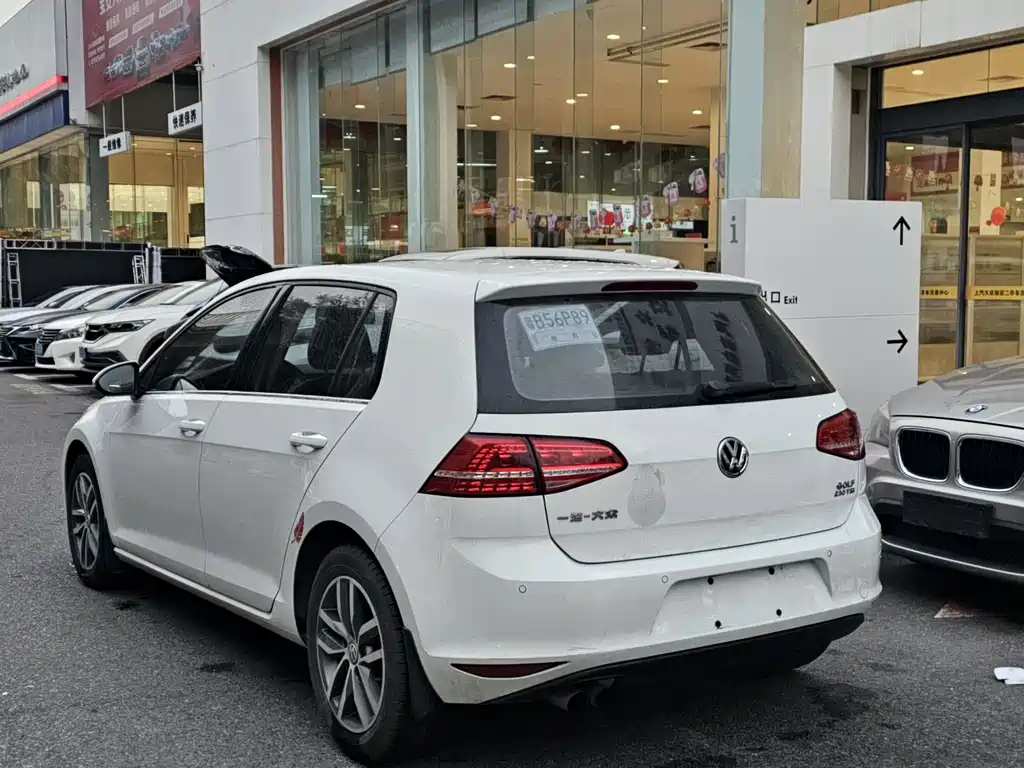 Volkswagen Volkswagen Golf 2016 230TSI Automatic Luxury Edition 2016 - thumbnail 5