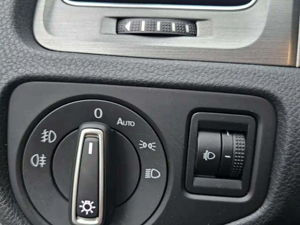 Volkswagen Volkswagen Golf 2016 230TSI Automatic Luxury Edition 2016 - thumbnail 20