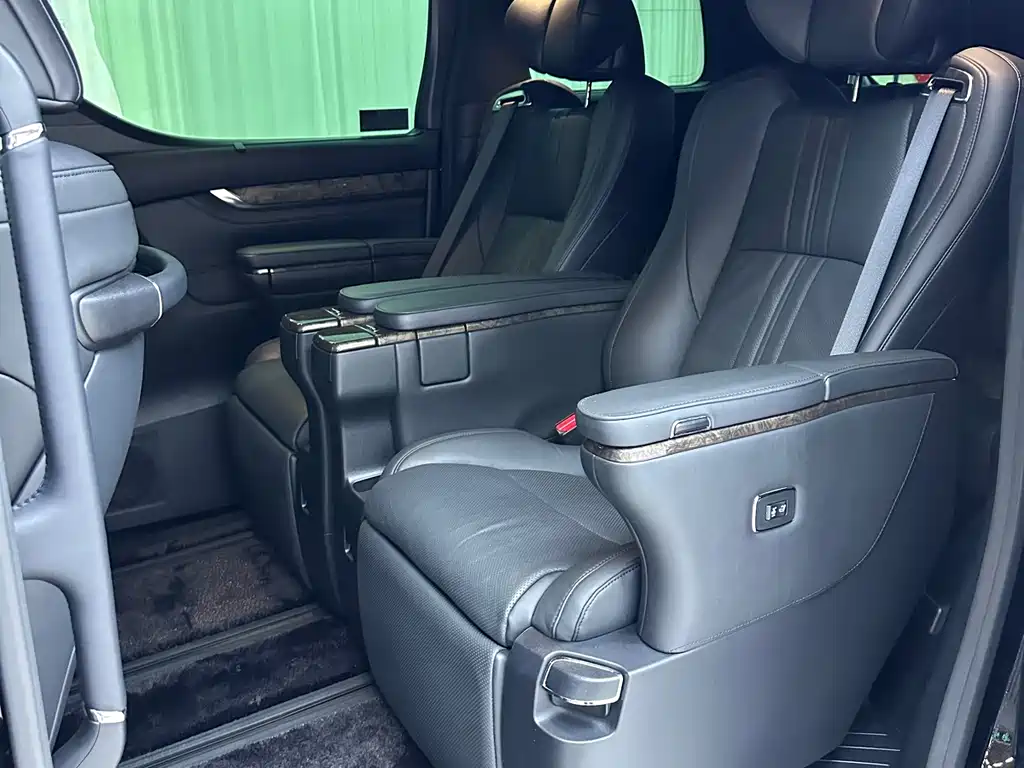 Toyota Alphard 2021 Model Hybrid 2.5L Executive Version 2021 - thumbnail 11