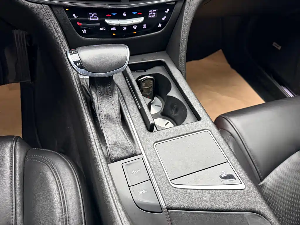 Cadillac Cadillac CT6 2017 28T Luxury 2018 - thumbnail 18