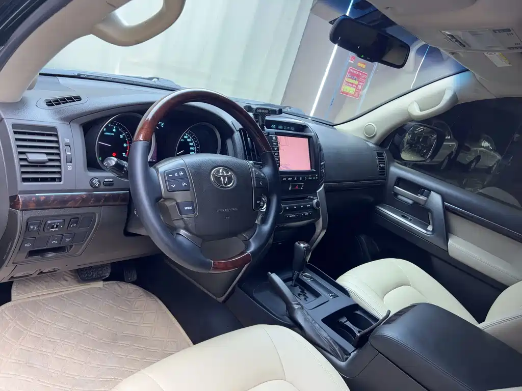 Toyota Land Cruiser 2010 4.7L Automatic VX 2011 - thumbnail 4