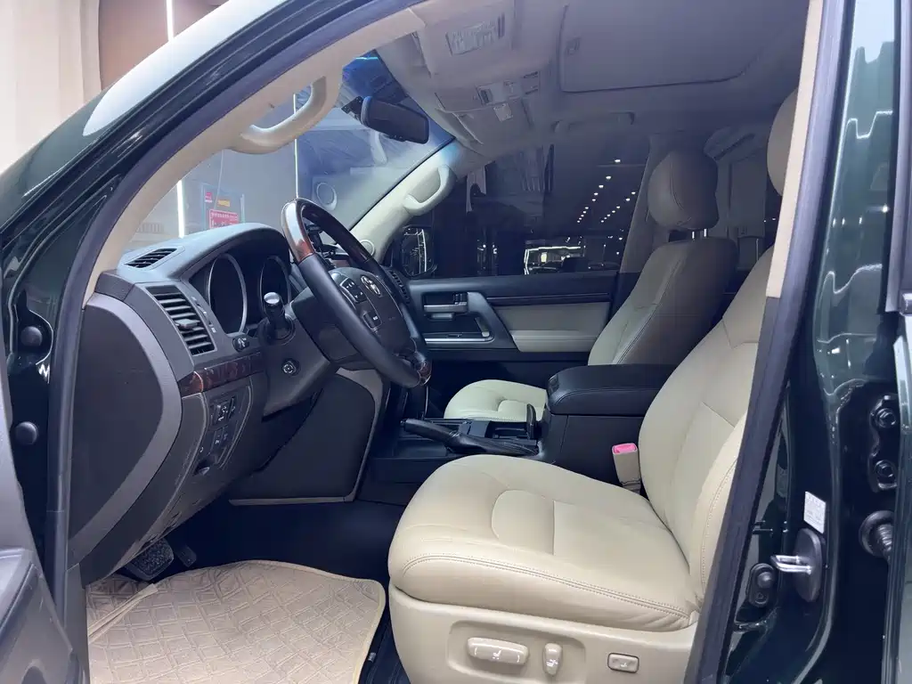 Toyota Land Cruiser 2010 4.7L Automatic VX 2011 - thumbnail 5