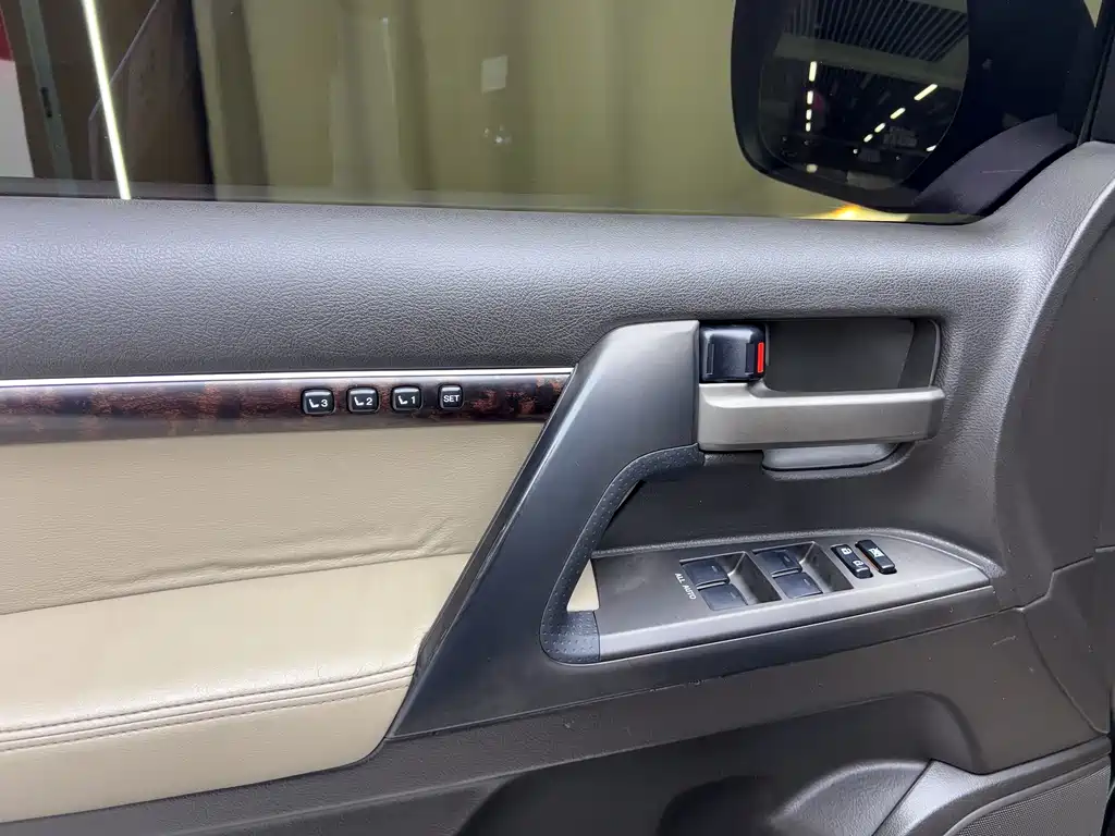 Toyota Land Cruiser 2010 4.7L Automatic VX 2011 - thumbnail 6