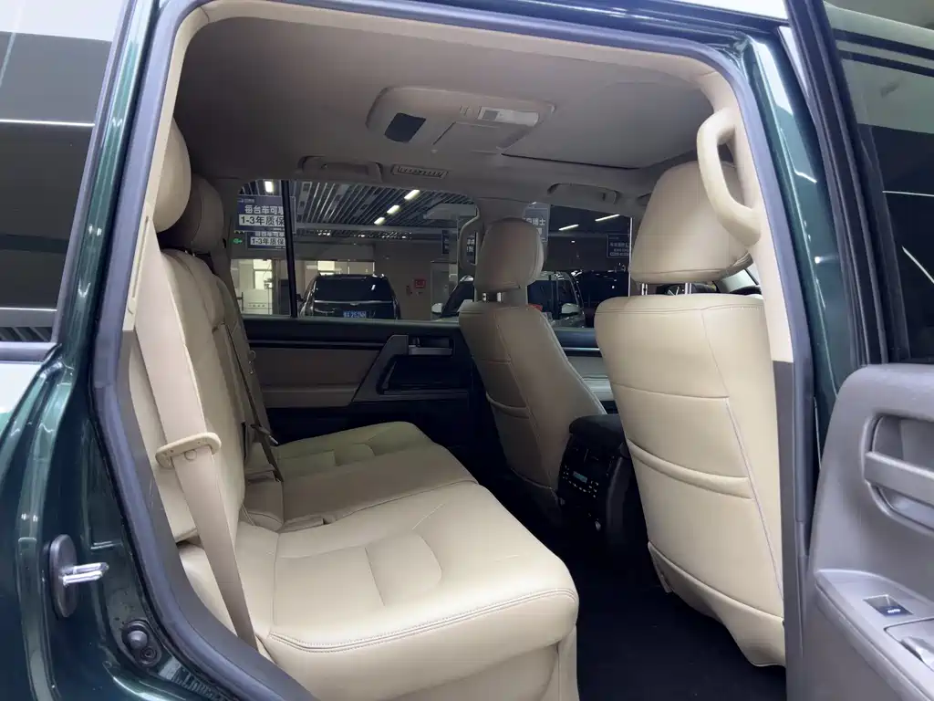 Toyota Land Cruiser 2010 4.7L Automatic VX 2011 - thumbnail 10