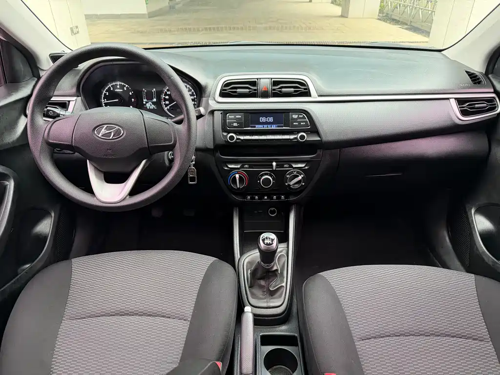 Hyundai Hyundai瑞纳 2017 1.4L Manual Sunroof Edition国V Note: The internationally accepted model name for "瑞纳" is "Hyundai瑞纳", which is the official English name used by Hyundai for this model in international markets. However, it's worth noting that in some international markets, this model might be known as the Hyundai Accent or Hyundai Verna depending on the region. For the most internationally recognized name, it would be: Hyundai Accent 2017 1.4L Manual Sunroof Edition国V 2018 - thumbnail 9