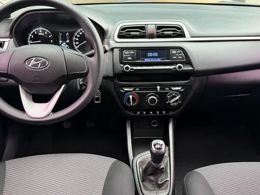 Hyundai Hyundai瑞纳 2017 1.4L Manual Sunroof Edition国V Note: The internationally accepted model name for "瑞纳" is "Hyundai瑞纳", which is the official English name used by Hyundai for this model in international markets. However, it's worth noting that in some international markets, this model might be known as the Hyundai Accent or Hyundai Verna depending on the region. For the most internationally recognized name, it would be: Hyundai Accent 2017 1.4L Manual Sunroof Edition国V 2018 - thumbnail 11
