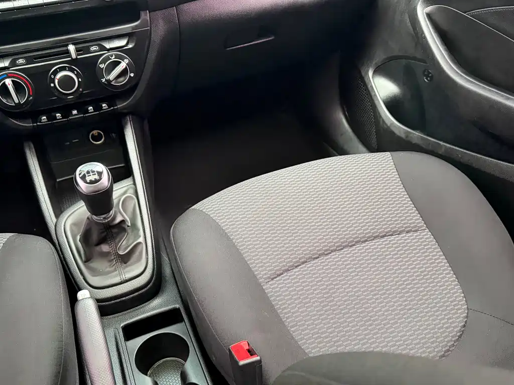 Hyundai Hyundai瑞纳 2017 1.4L Manual Sunroof Edition国V Note: The internationally accepted model name for "瑞纳" is "Hyundai瑞纳", which is the official English name used by Hyundai for this model in international markets. However, it's worth noting that in some international markets, this model might be known as the Hyundai Accent or Hyundai Verna depending on the region. For the most internationally recognized name, it would be: Hyundai Accent 2017 1.4L Manual Sunroof Edition国V 2018 - thumbnail 12