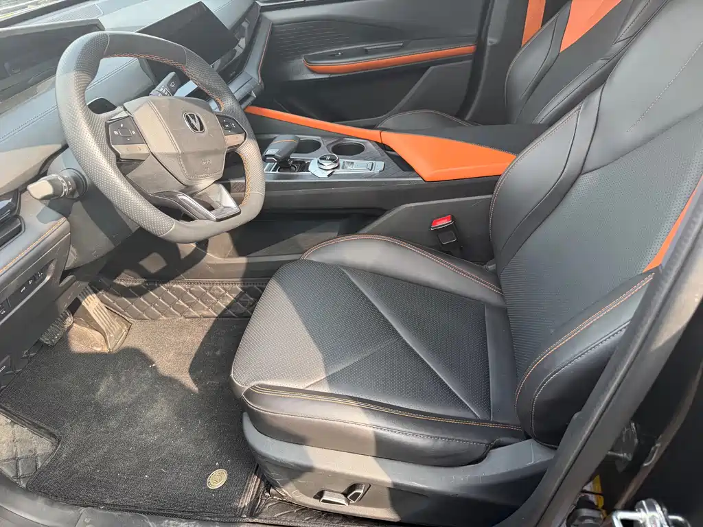 Changan Changan UNI-V 2022 1.5T Premium Edition 2022 - thumbnail 4