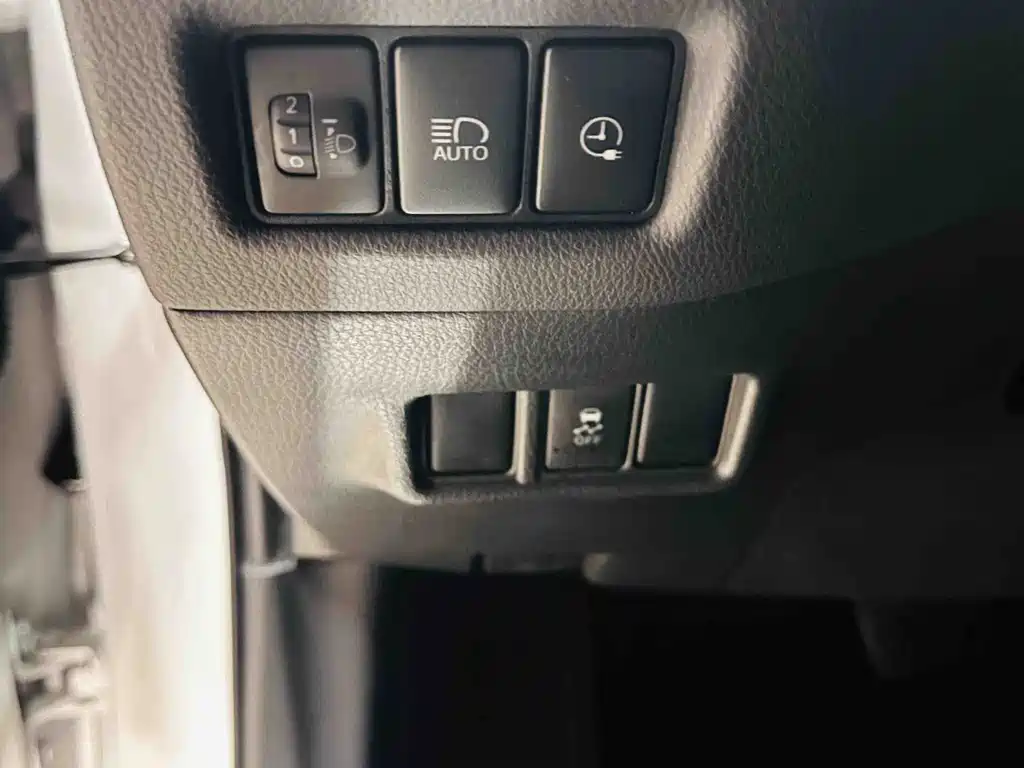 Toyota Toyota C-HR EV 2020 Luxury Sunroof Edition 2021 - thumbnail 19