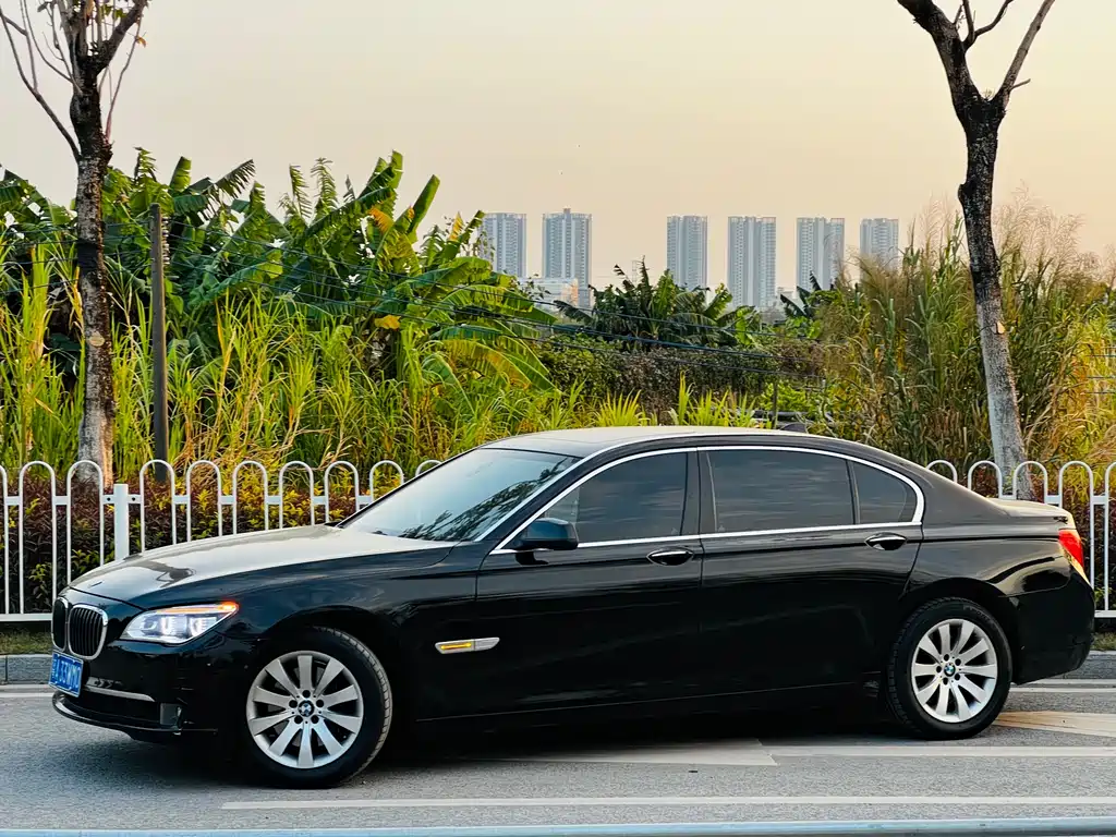 BMW BMW 7 Series 2011 740Li Steinway & Sons Limited Edition 2011 - thumbnail 2