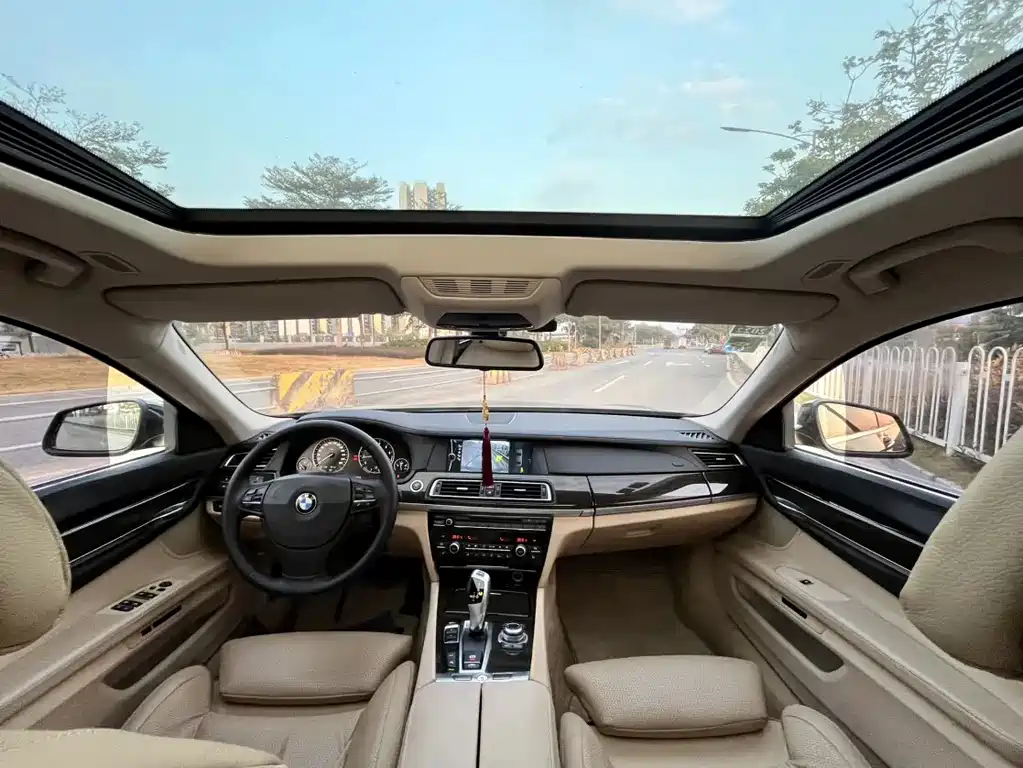 BMW BMW 7 Series 2011 740Li Steinway & Sons Limited Edition 2011 - thumbnail 12