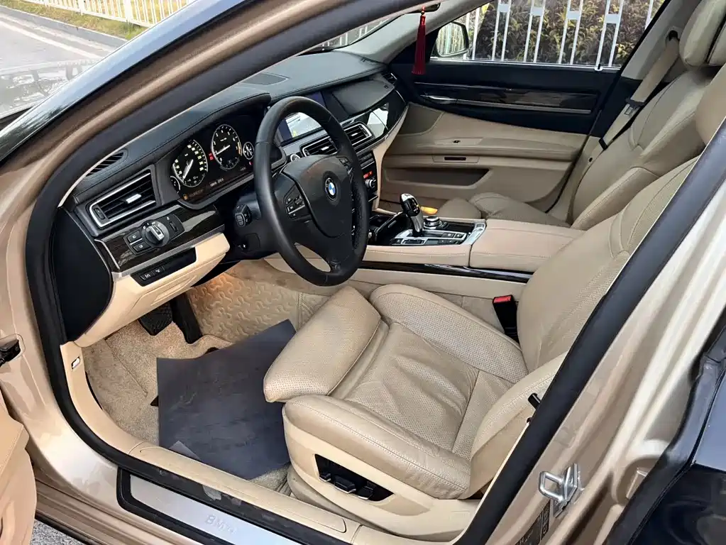 BMW BMW 7 Series 2011 740Li Steinway & Sons Limited Edition 2011 - thumbnail 14